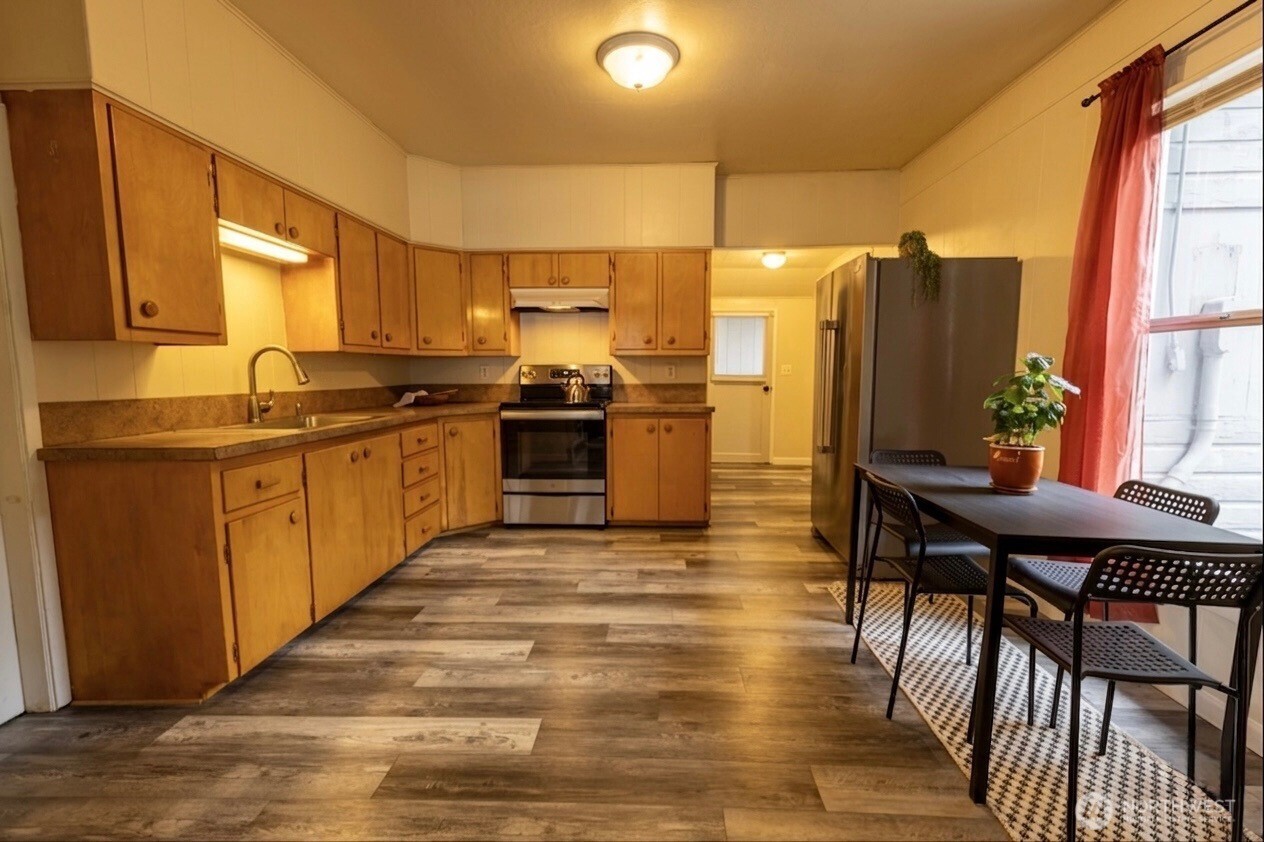 1088 Beach Avenue A Property Photo 5