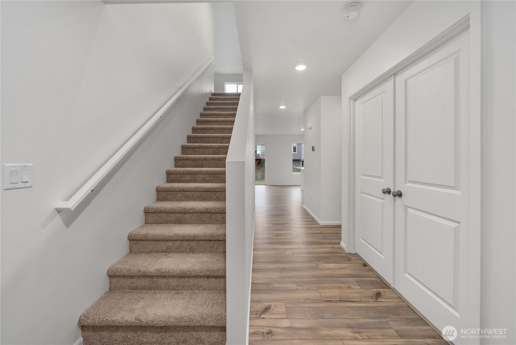126 Pine Hollow Drive Property Photo 4
