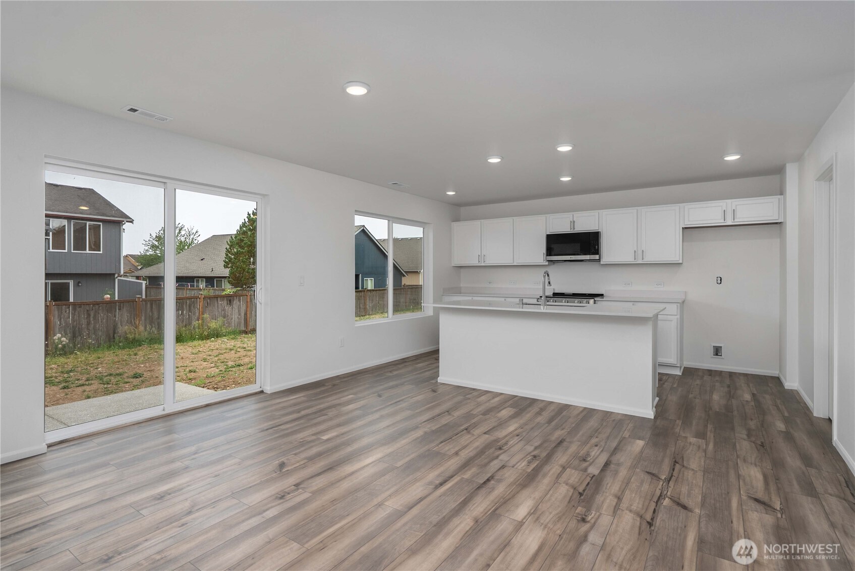 126 Pine Hollow Drive Property Photo 10