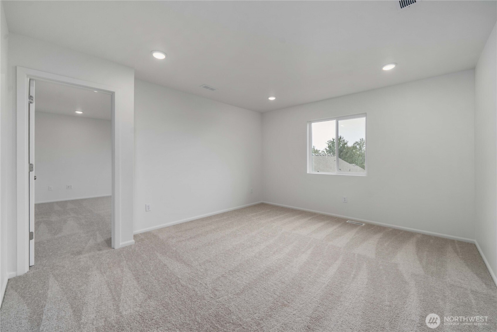 126 Pine Hollow Drive Property Photo 16