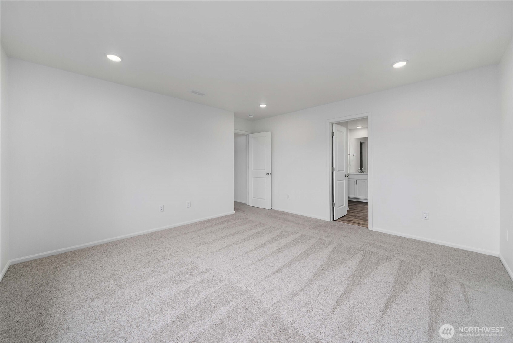 126 Pine Hollow Drive Property Photo 20