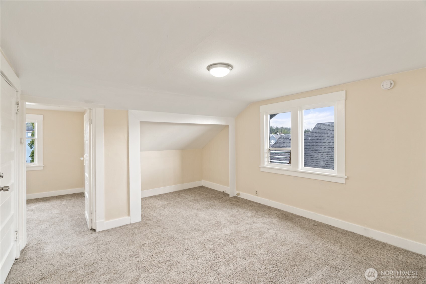 521 W 3rd Street Property Photo 6