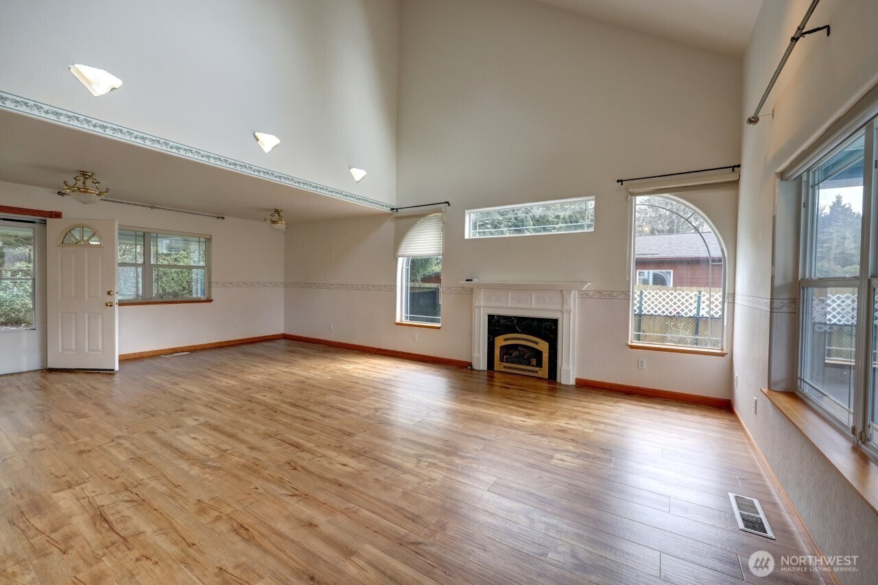 32204 T Place Property Photo 3