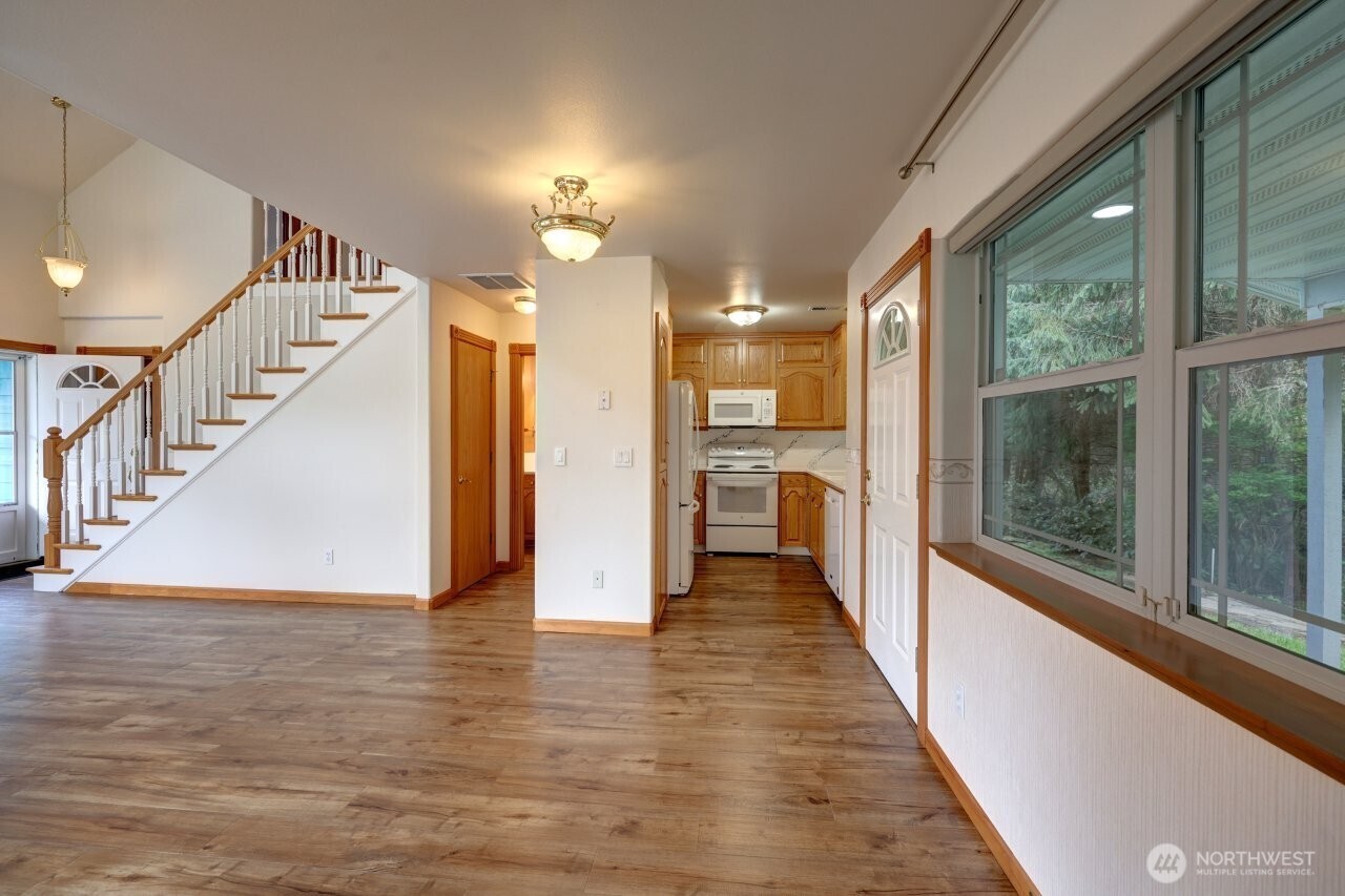 32204 T Place Property Photo 4