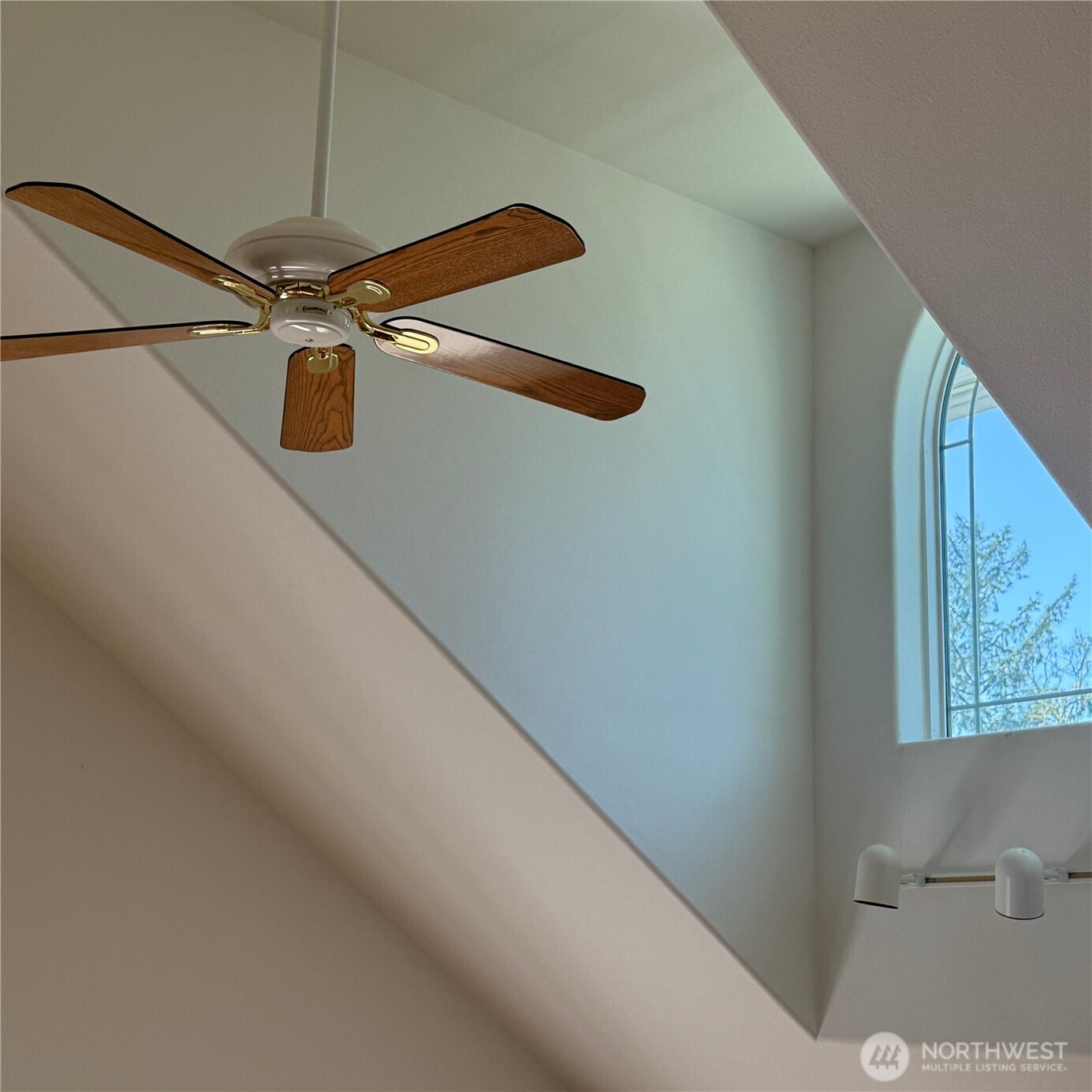 32204 T Place Property Photo 5