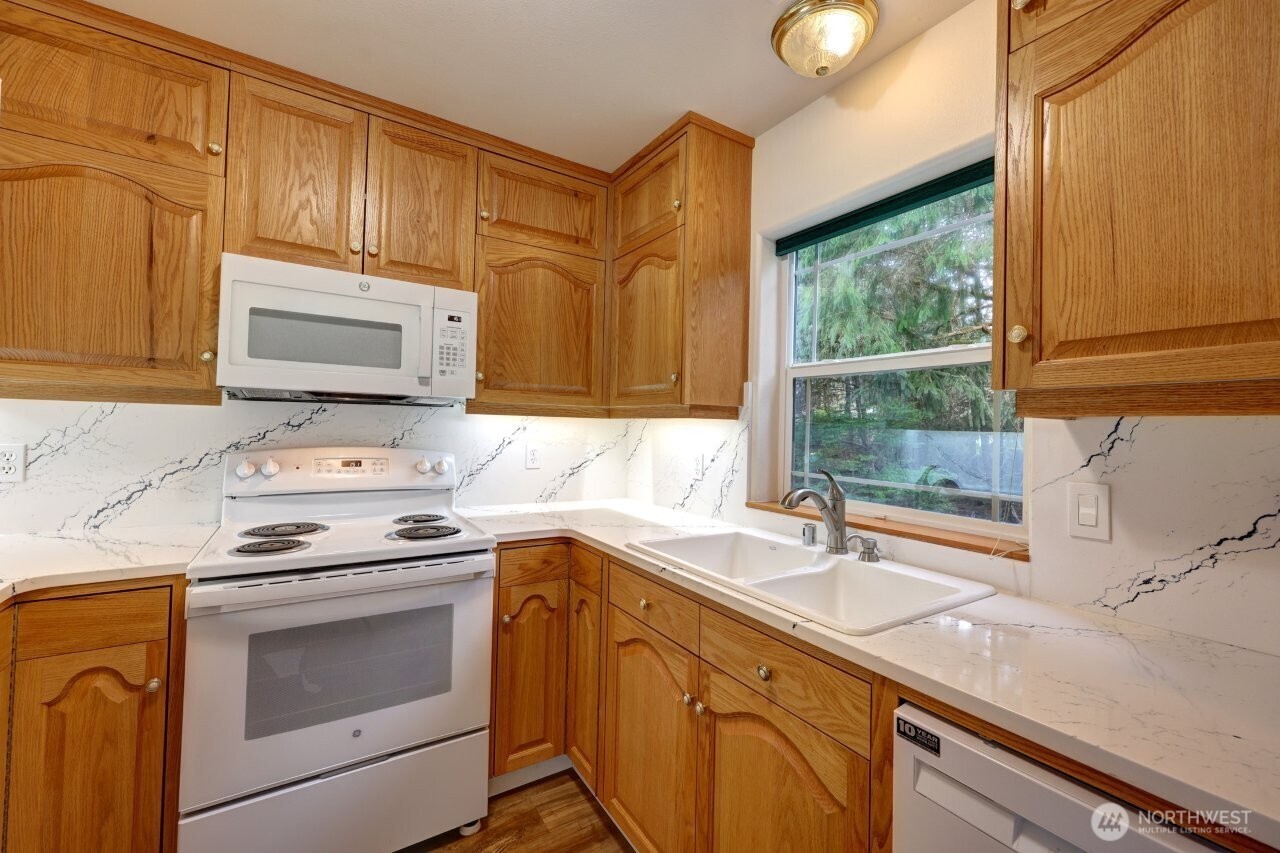 32204 T Place Property Photo 7