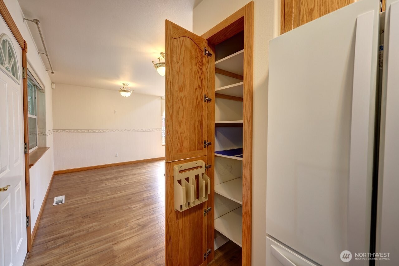32204 T Place Property Photo 8