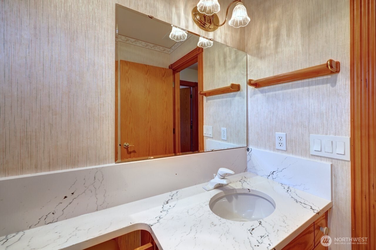 32204 T Place Property Photo 16