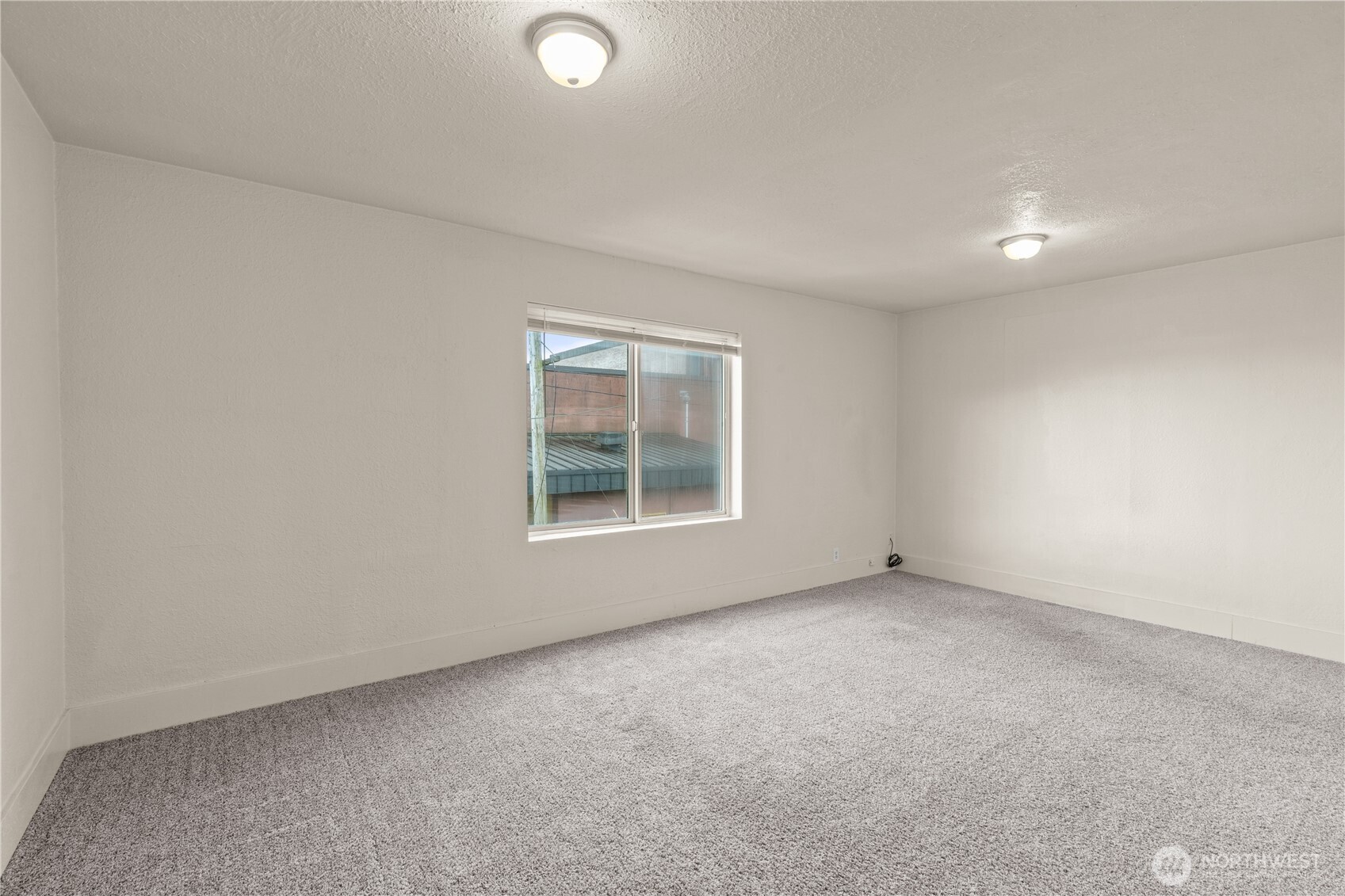 215 E 1st Street Property Photo 5