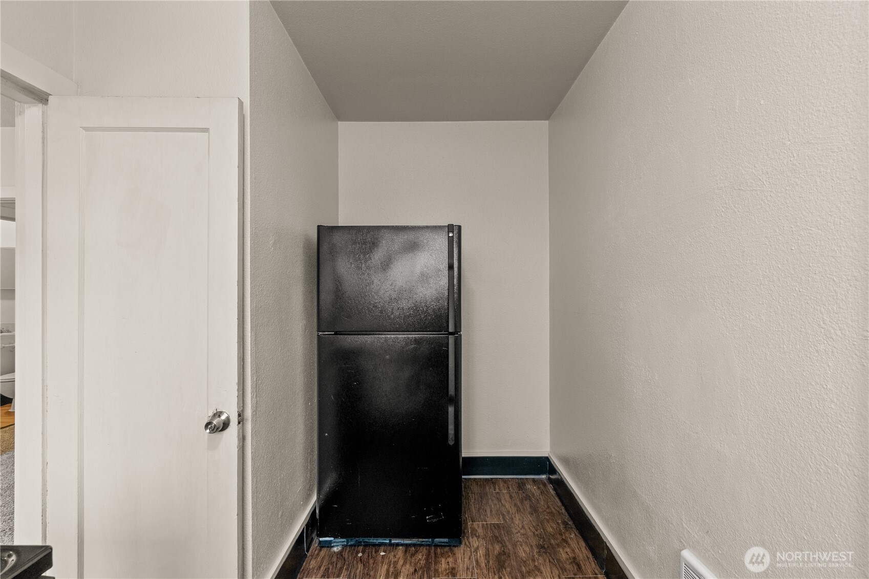 215 E 1st Street Property Photo 8
