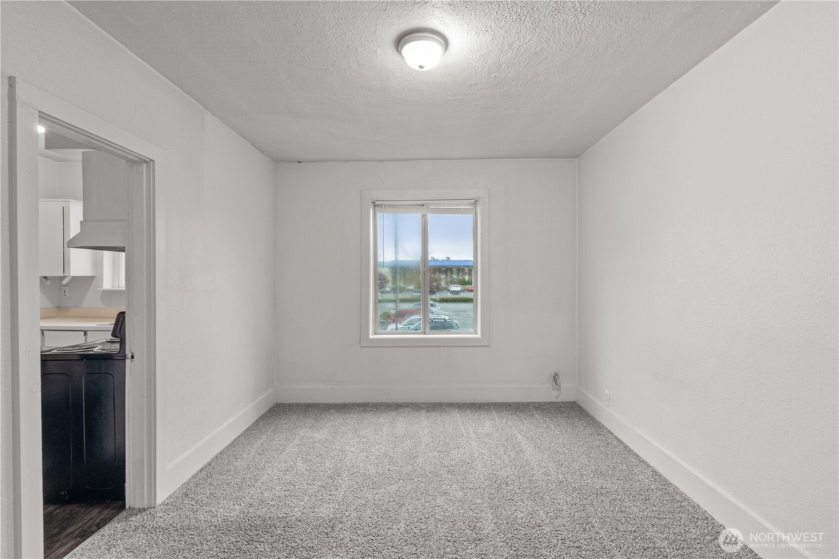 215 E 1st Street Property Photo 10