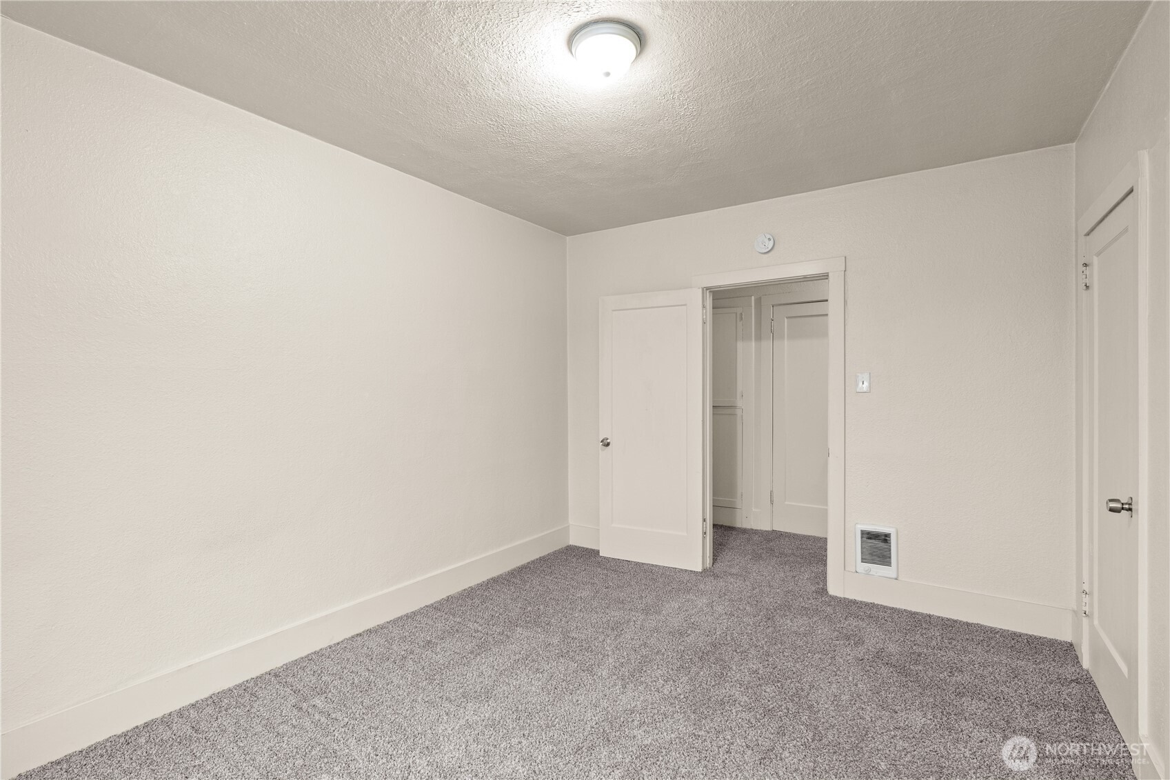 215 E 1st Street Property Photo 11