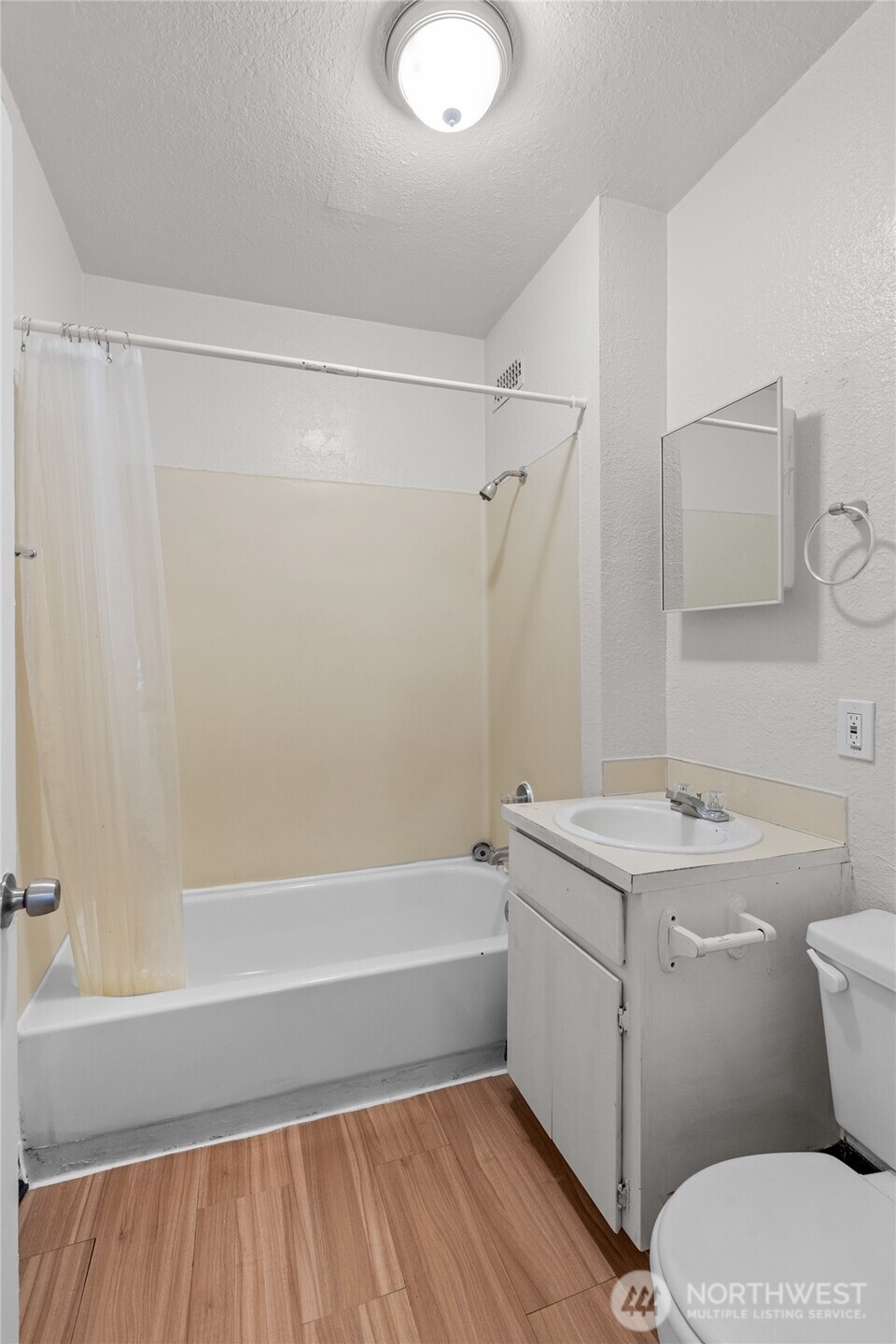215 E 1st Street Property Photo 13