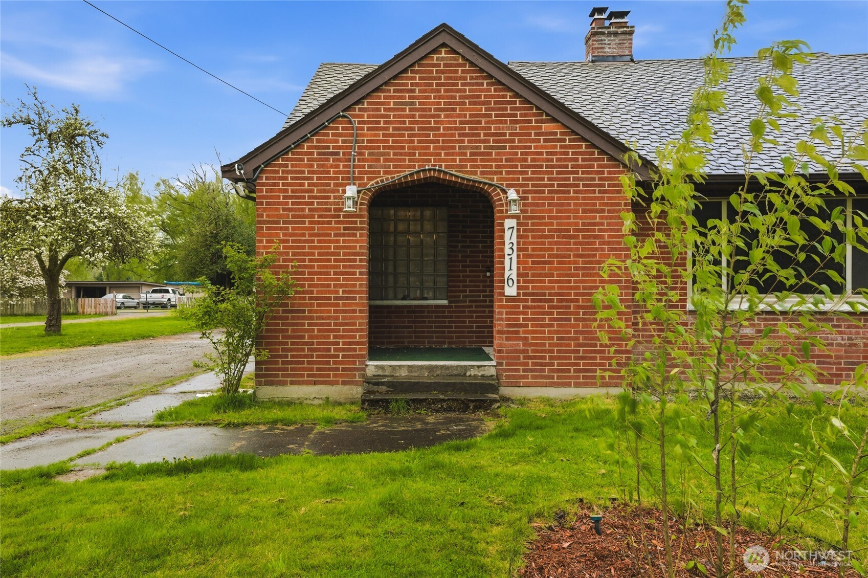 7316 166th Avenue Property Photo 3