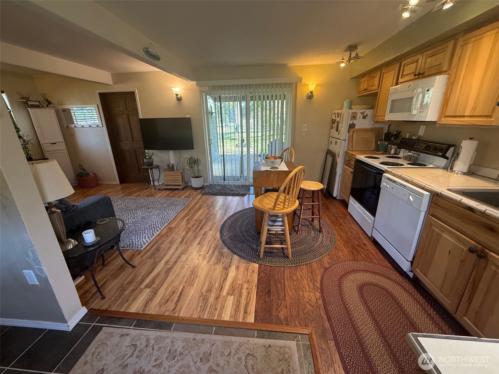 27006 U Street Property Photo 7