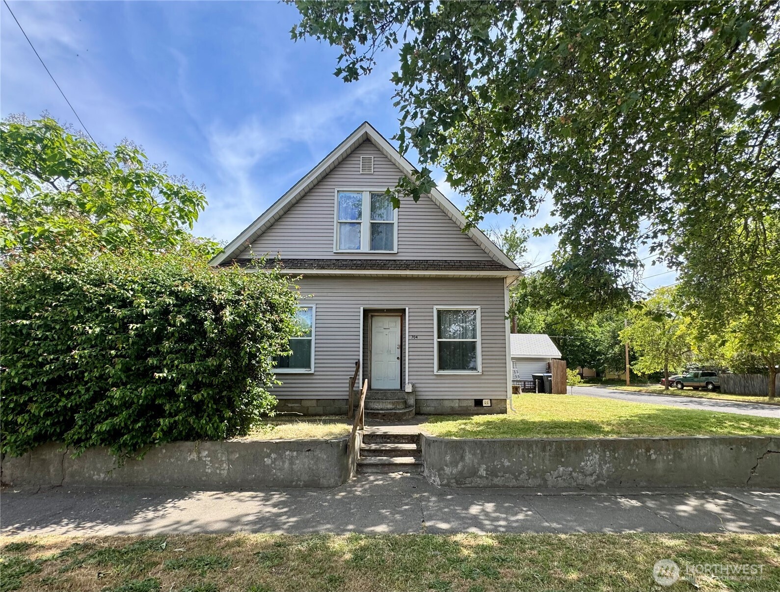 704 N Rose Street Property Photo 2