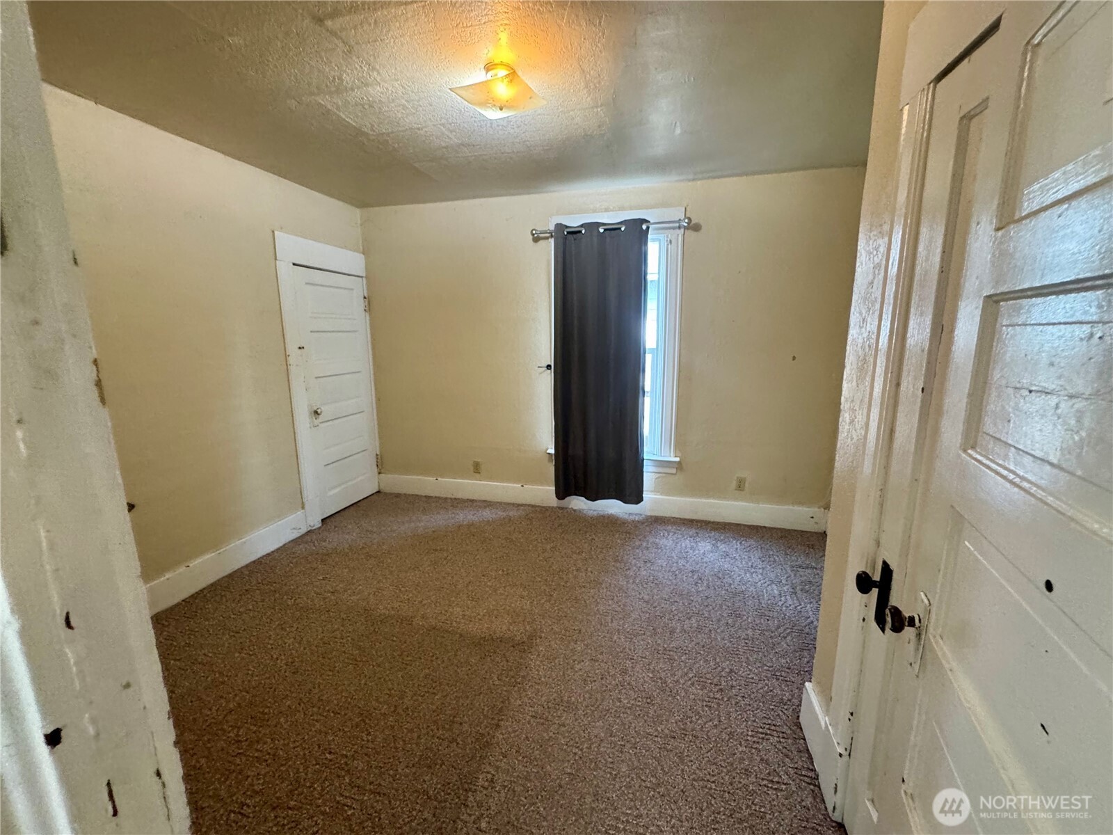 704 N Rose Street Property Photo 15