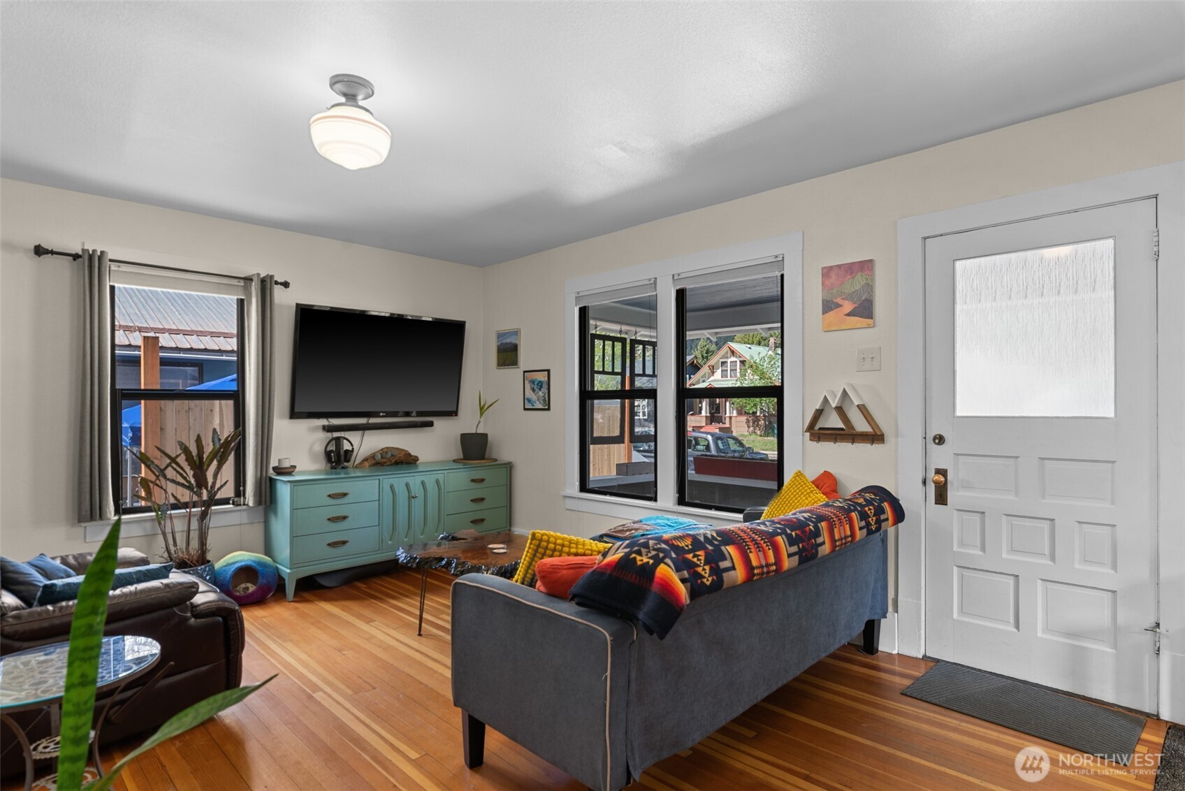 253 Benton Street Property Photo 8