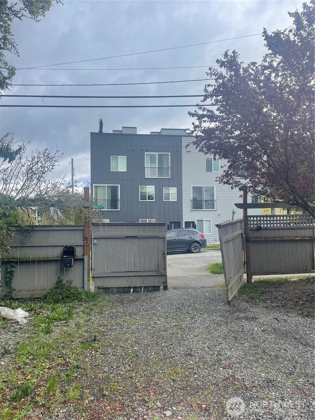 3101 S Walden Street Property Photo 5