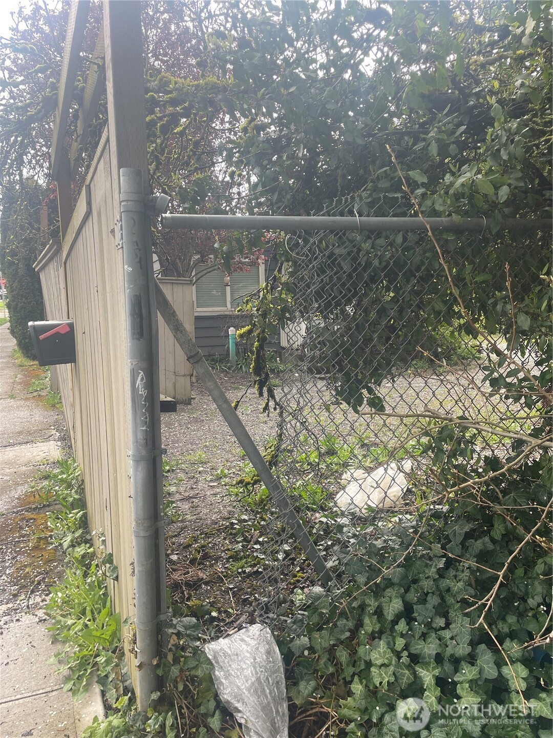 3101 S Walden Street Property Photo 6