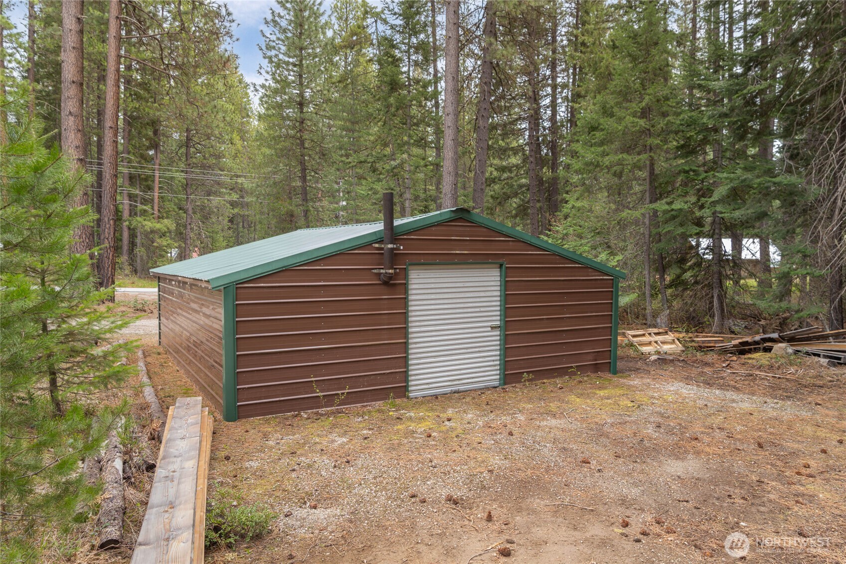 2205 Pine Tree Road Property Photo 3