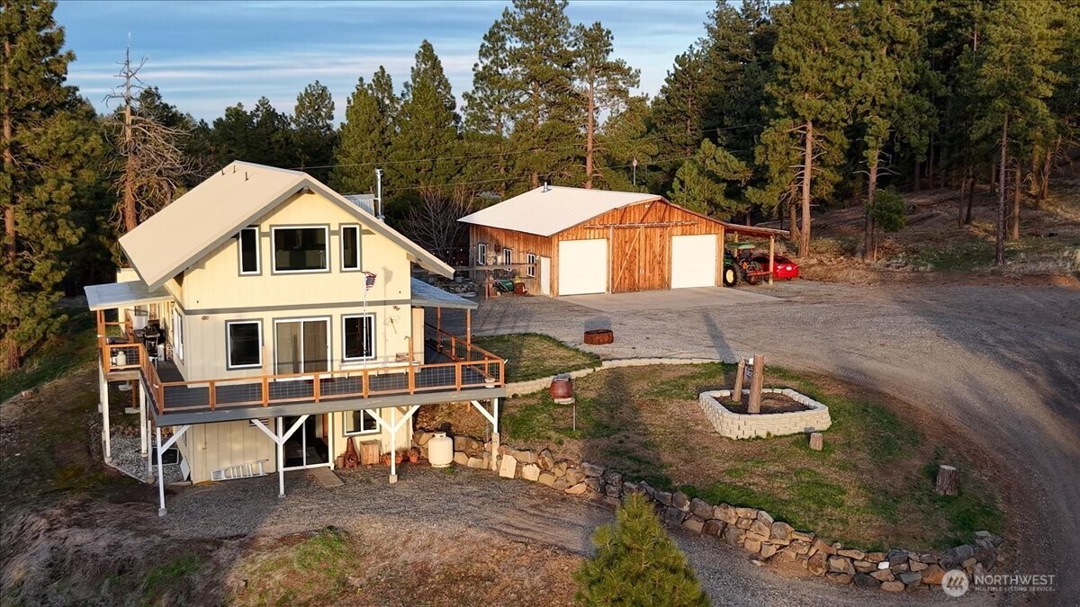 300 Sunset Way Property Photo 3