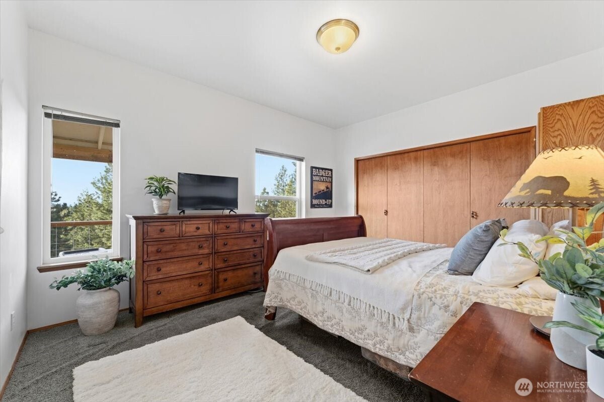 300 Sunset Way Property Photo 15