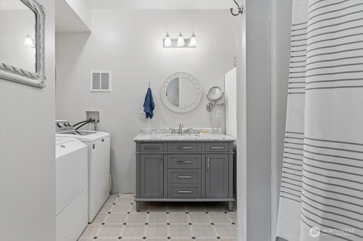 300 Sunset Way Property Photo 21