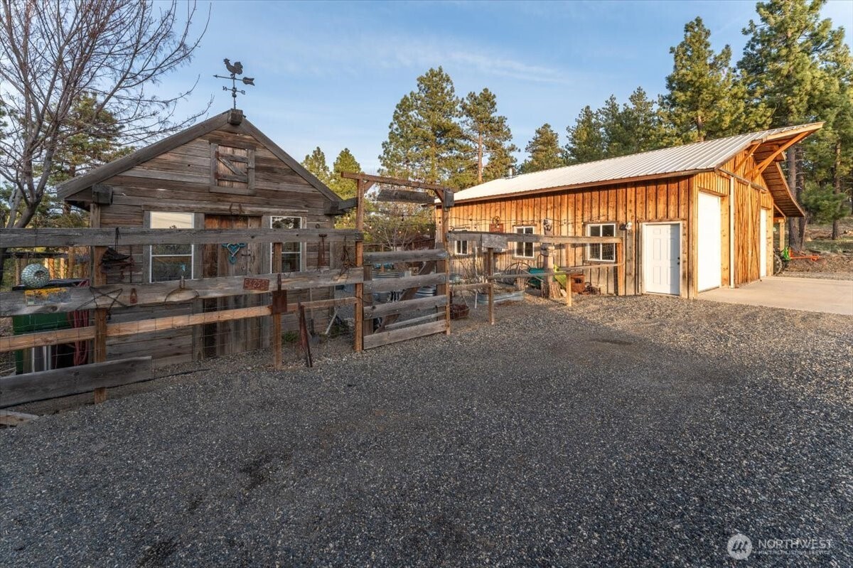 300 Sunset Way Property Photo 32