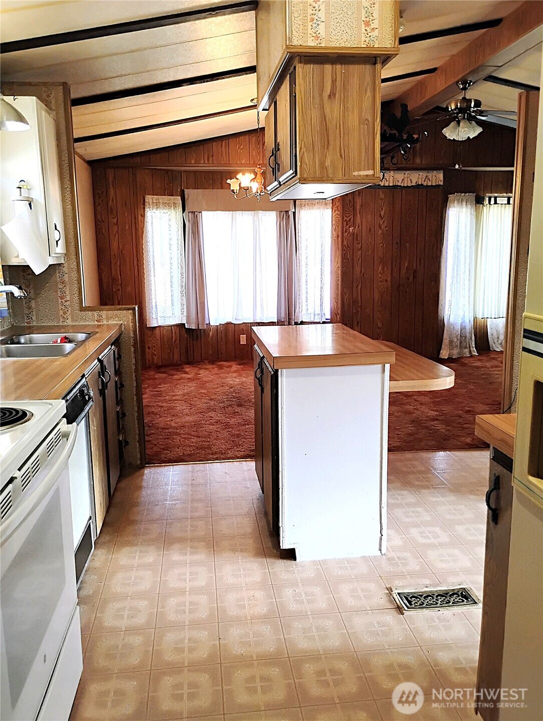 100 Heather Place Property Photo 8