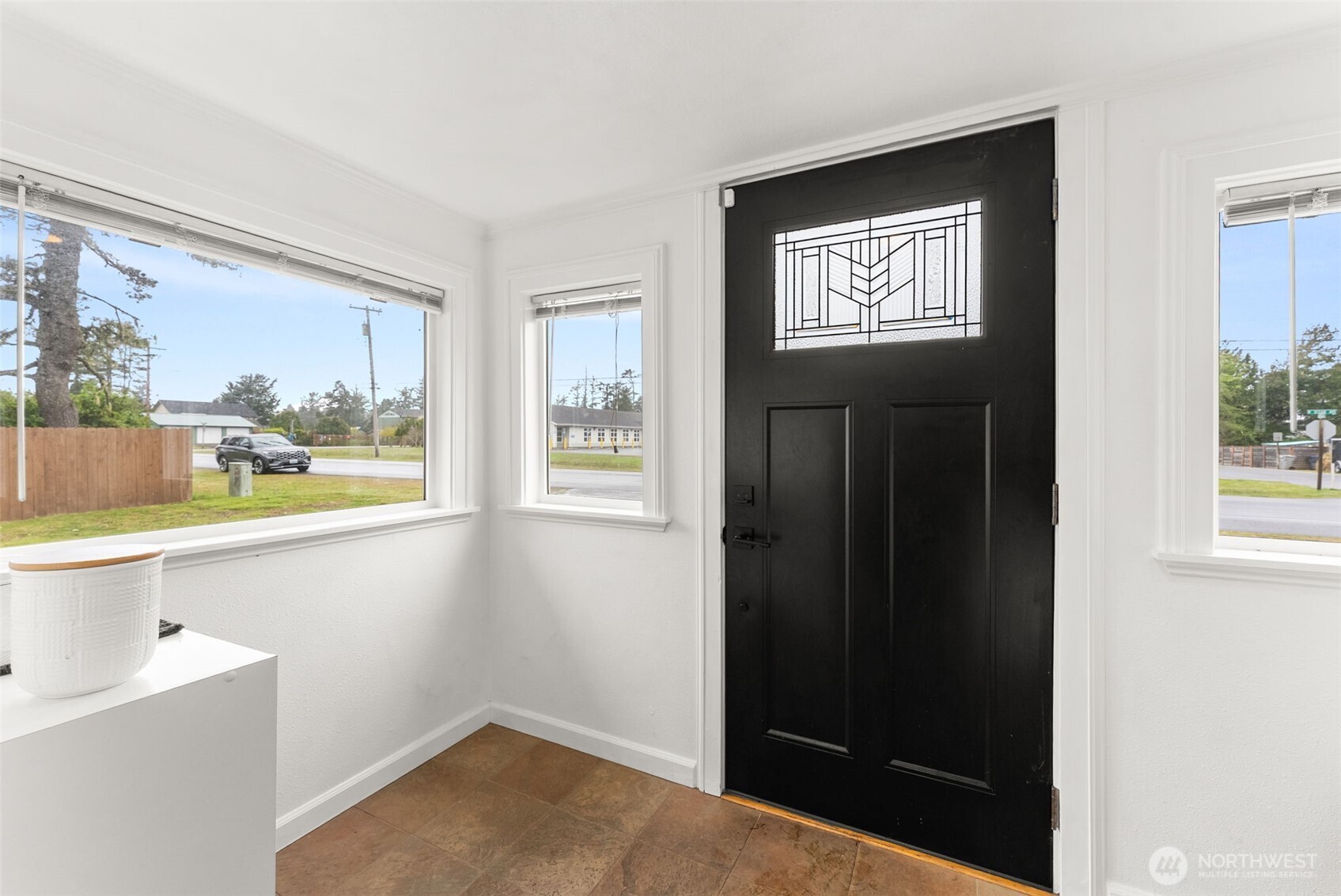 401 W Ocean Avenue Property Photo 6