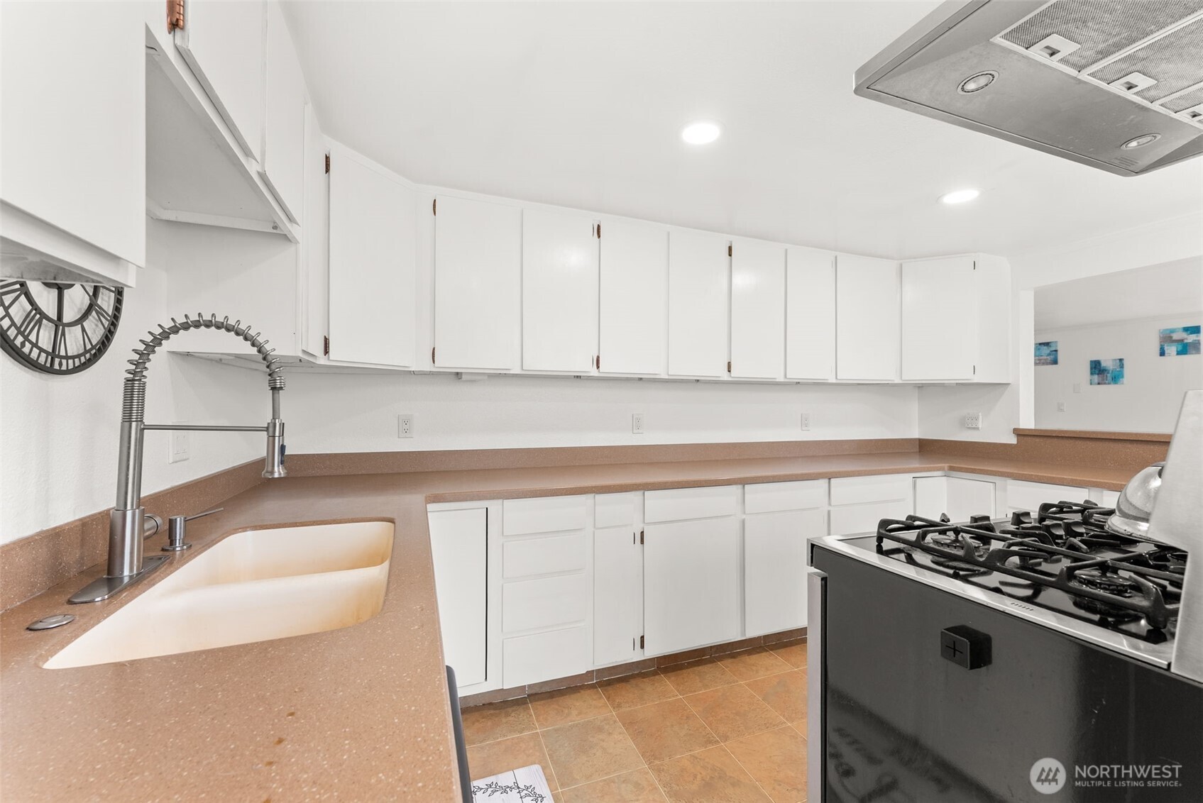 401 W Ocean Avenue Property Photo 9