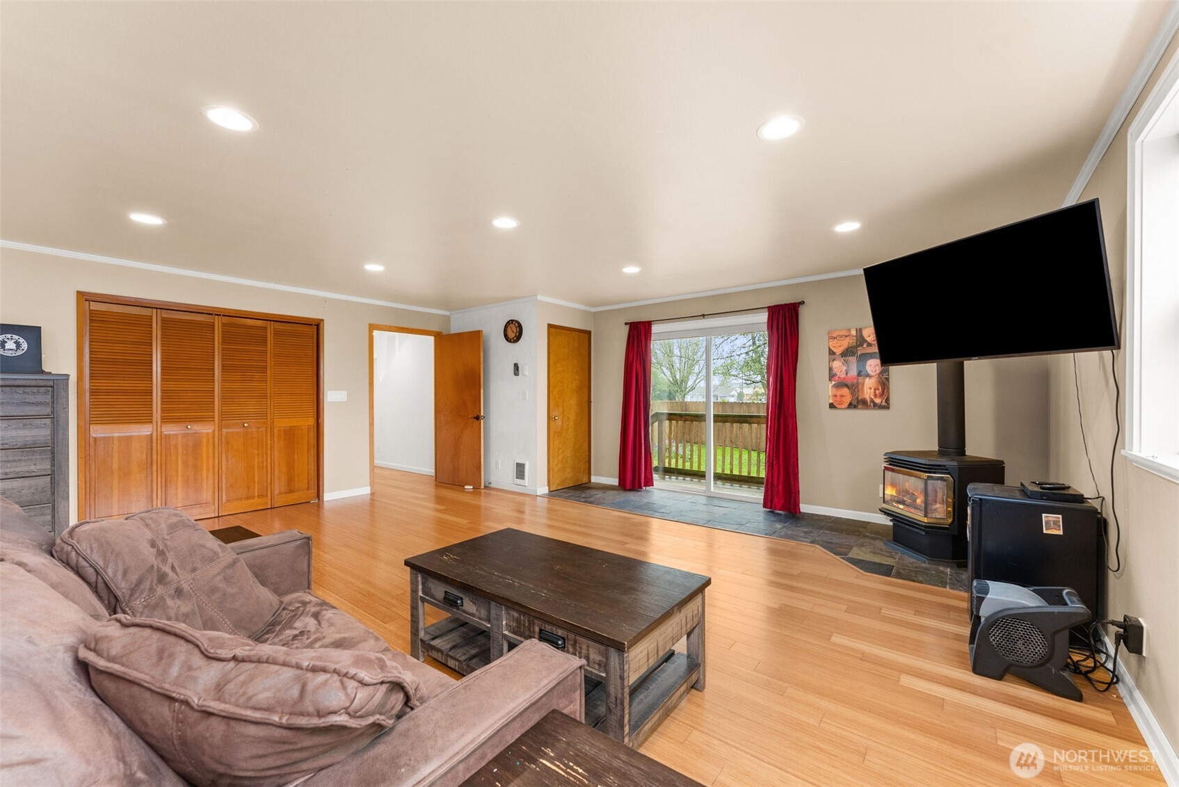 401 W Ocean Avenue Property Photo 15