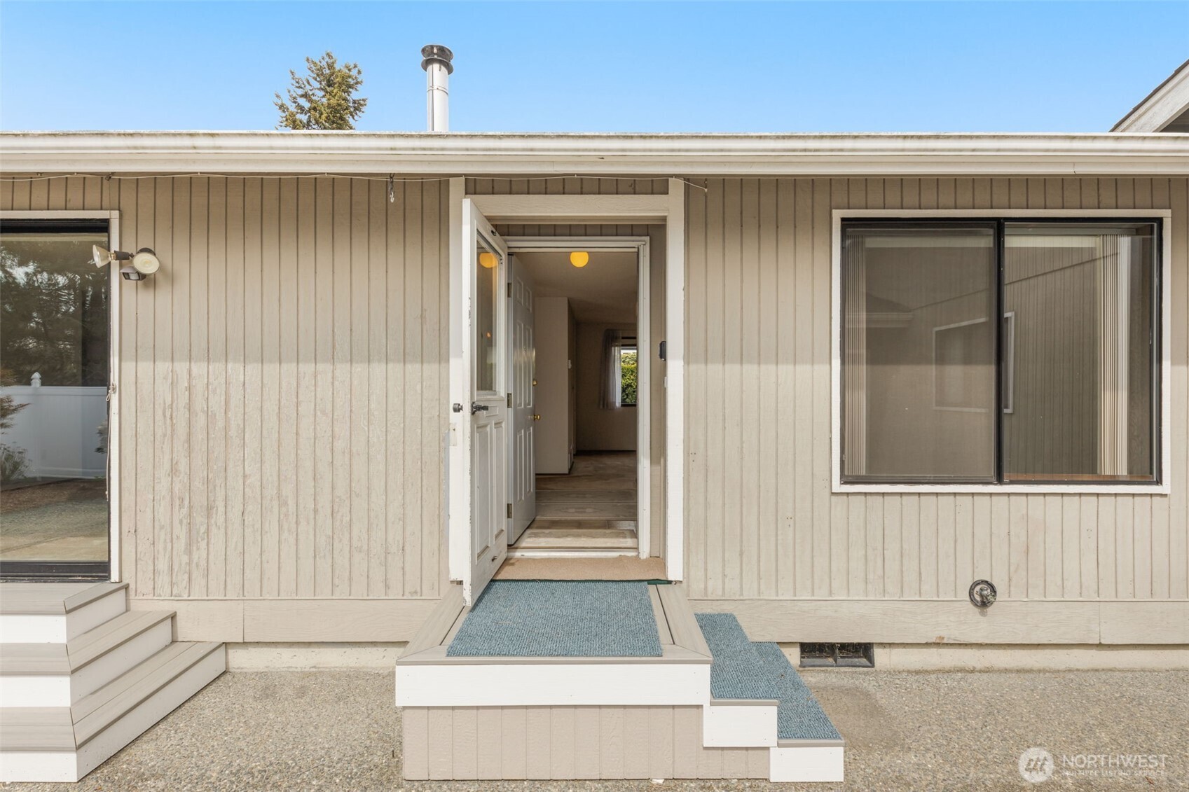 24124 8th Place Property Photo 2