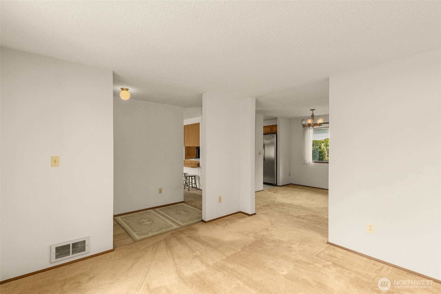 24124 8th Place Property Photo 5