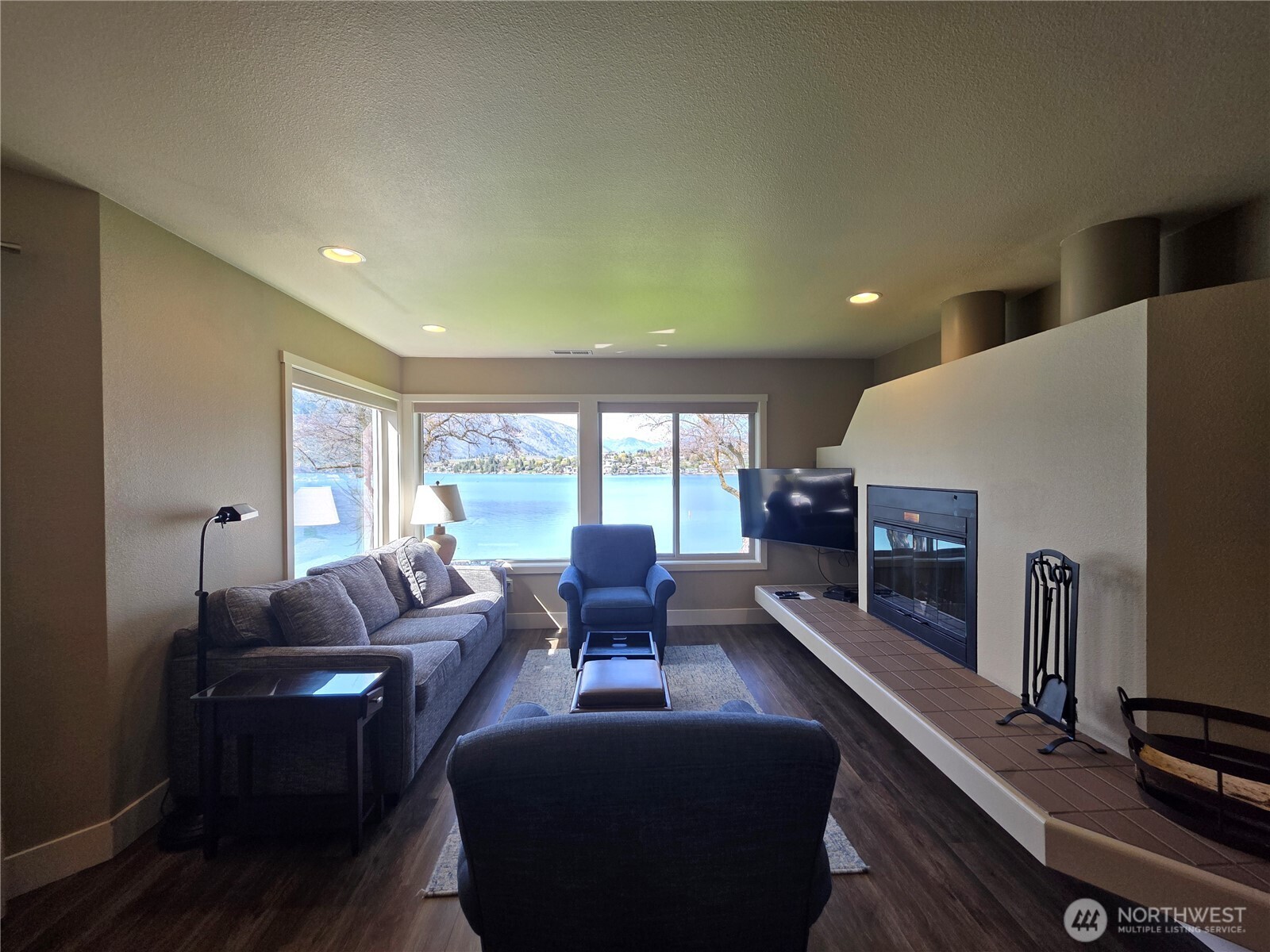 1 Beach 593-l Property Photo 3