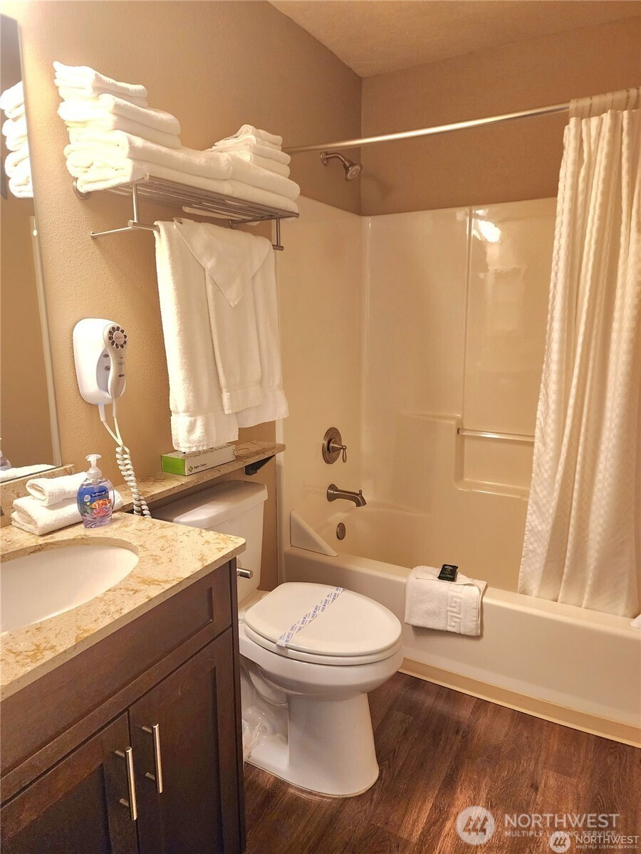 1 Beach 593-l Property Photo 10