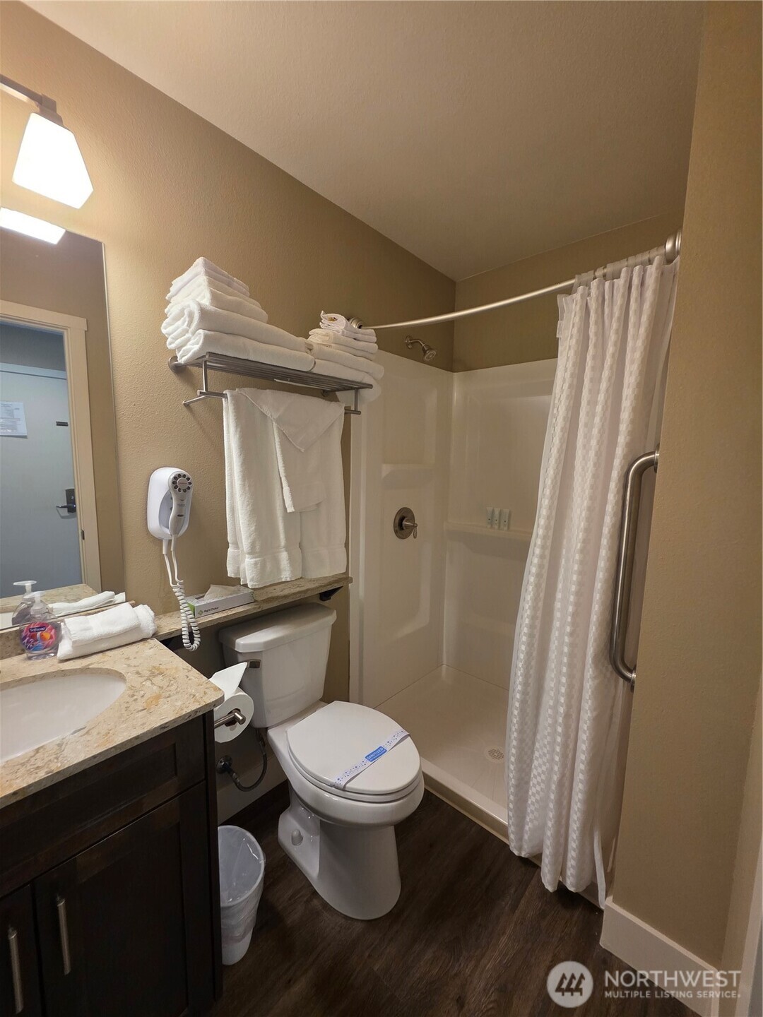 1 Beach 593-l Property Photo 12