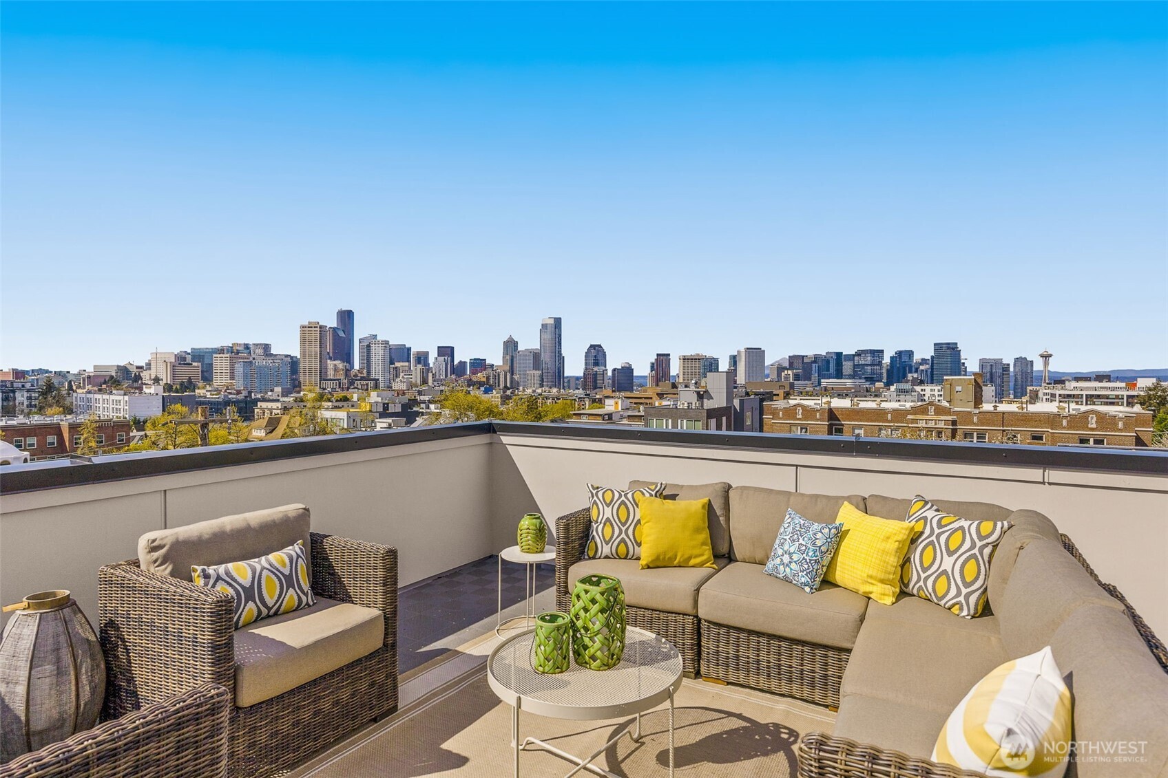 1319 E Denny Way Property Photo 1