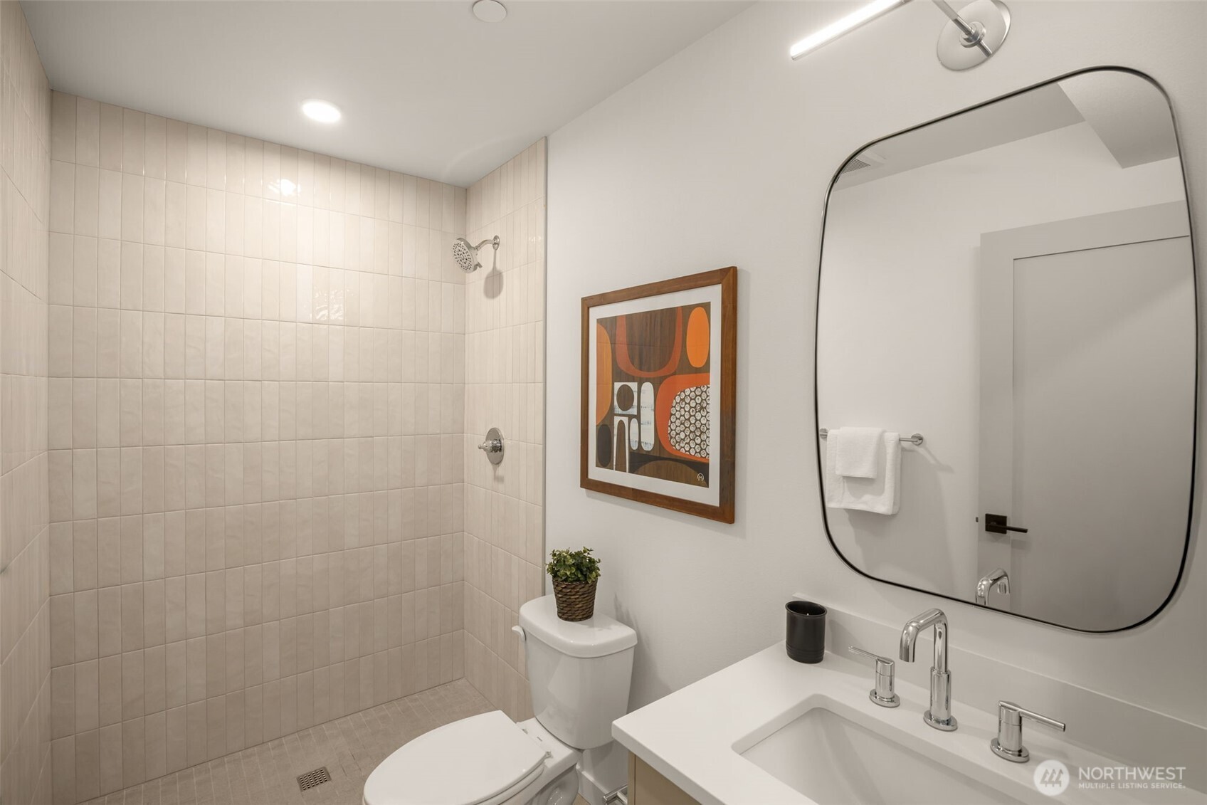 1319 E Denny Way Property Photo 23