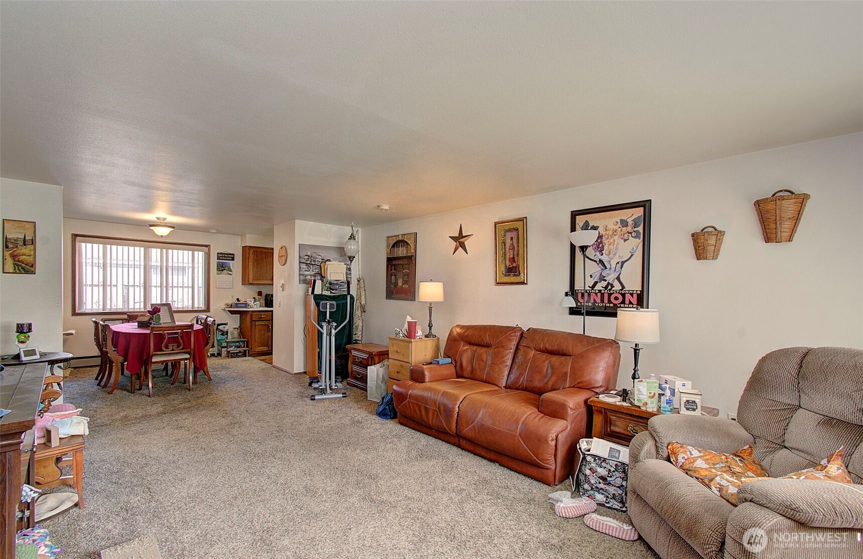 1807 & 1805 N Tower Avenue Property Photo 13
