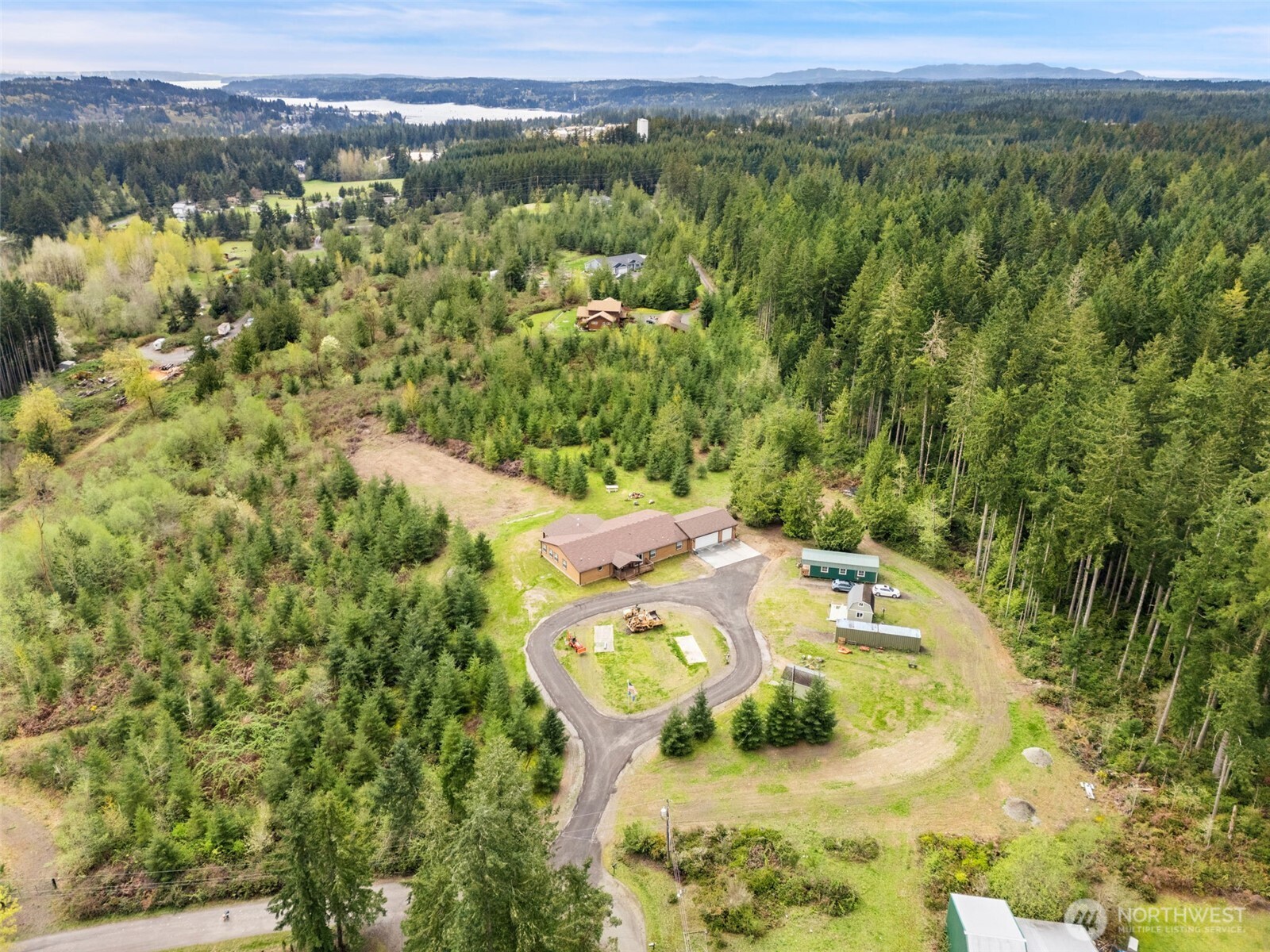 437 NW Equestrian Drive Property Photo 1