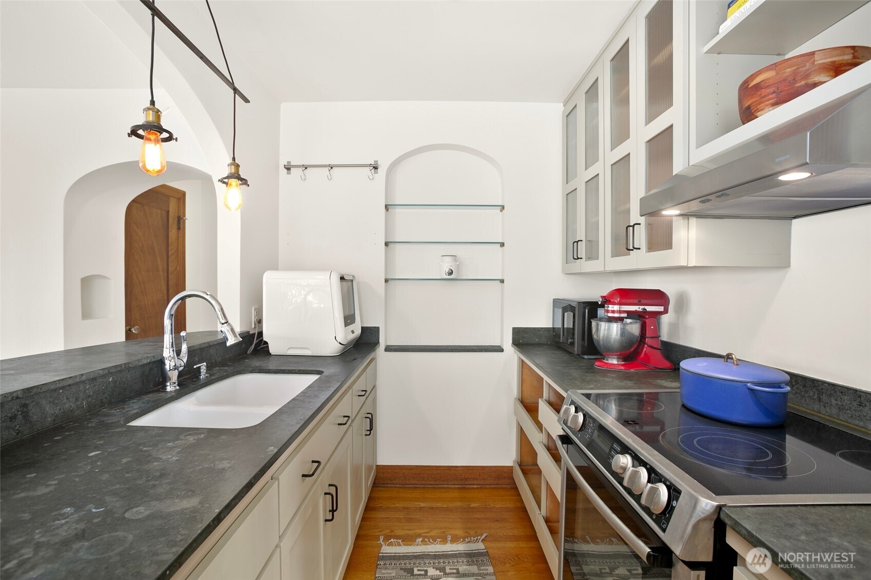 408 Bellevue Avenue 302 Property Photo 15