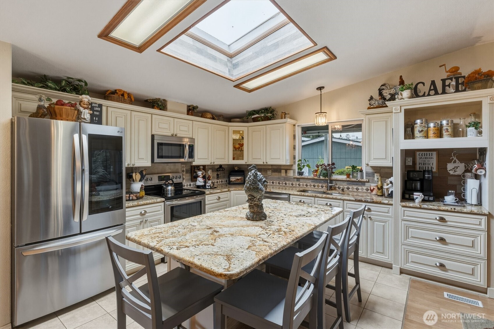 138 Twin Peaks Road Property Photo 8