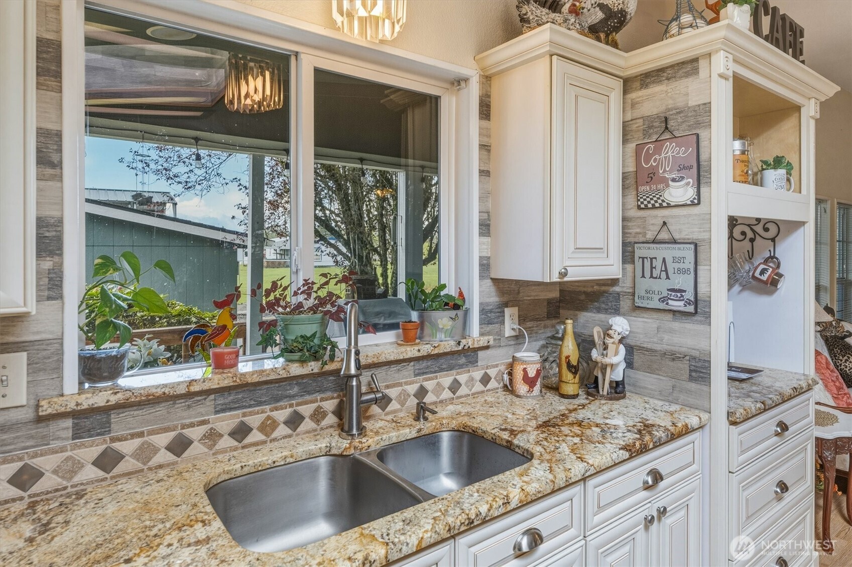 138 Twin Peaks Road Property Photo 10