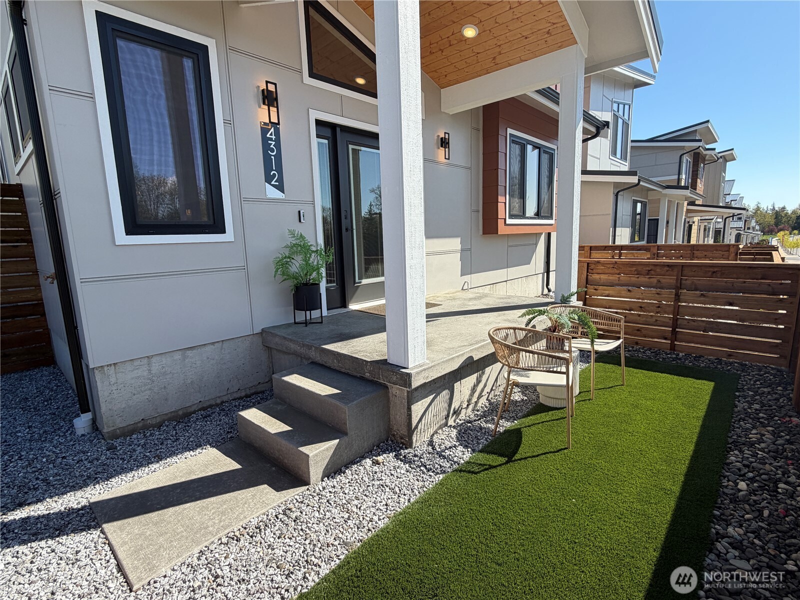 4312 Creston Way Property Photo 2