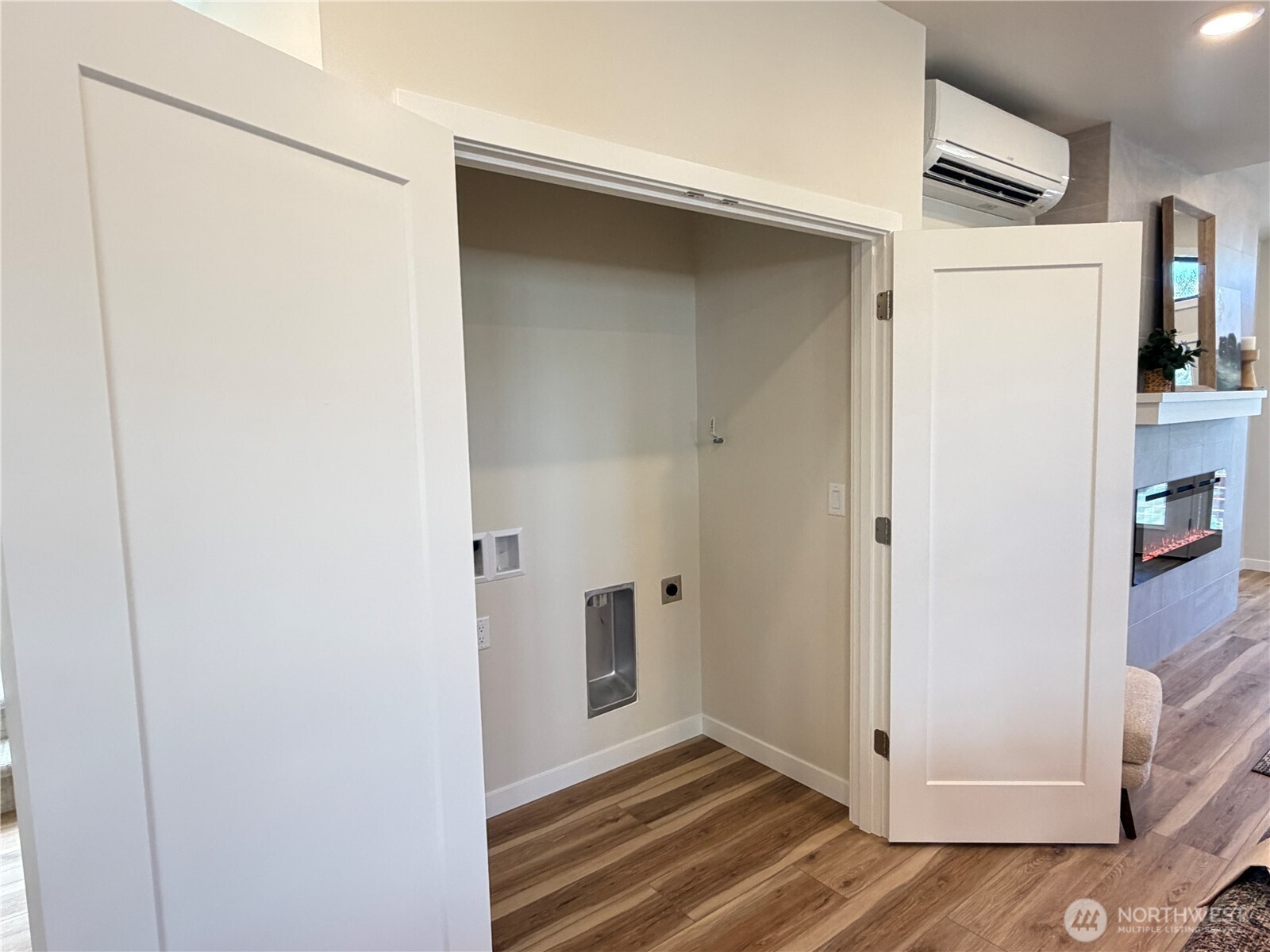 4312 Creston Way Property Photo 8