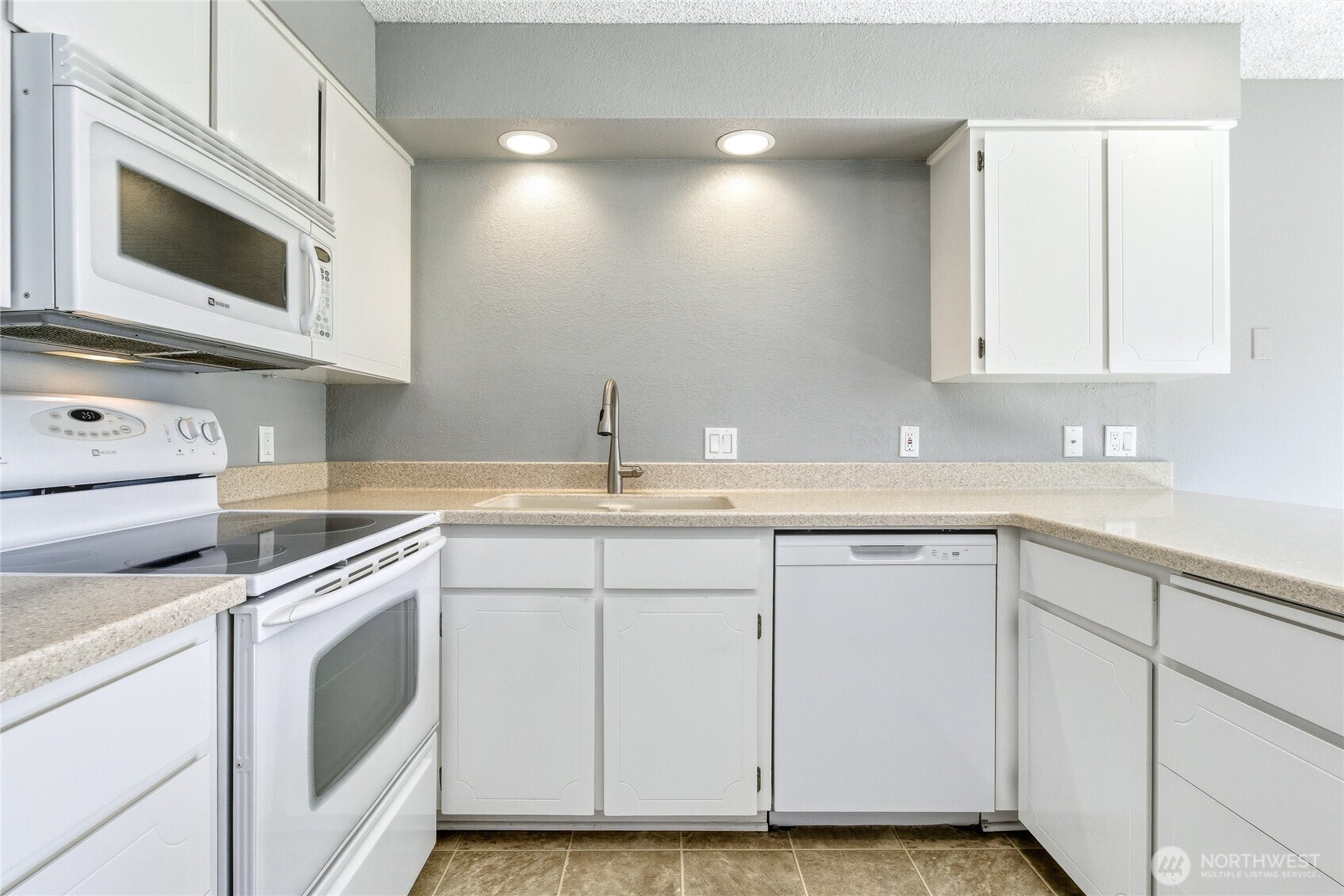 2100 Plaza Way 103 Property Photo 4