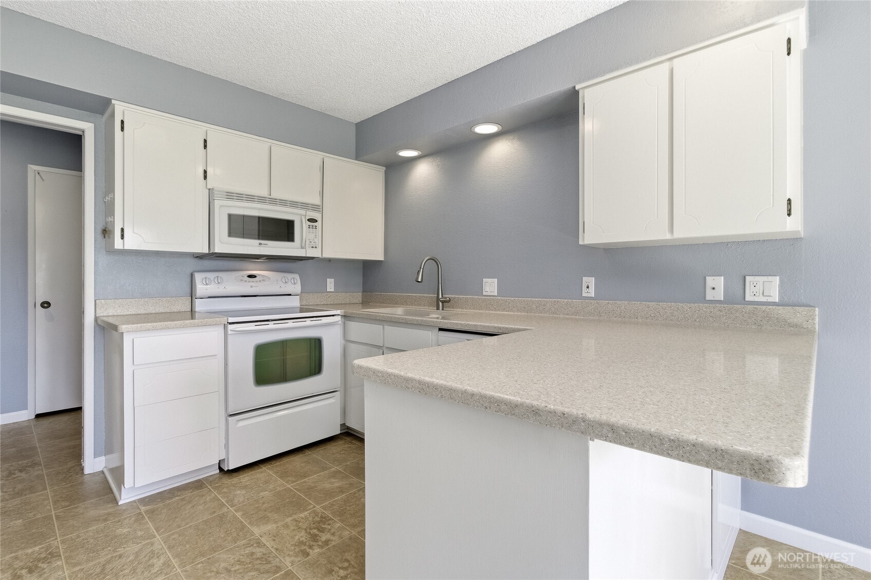2100 Plaza Way 103 Property Photo 6