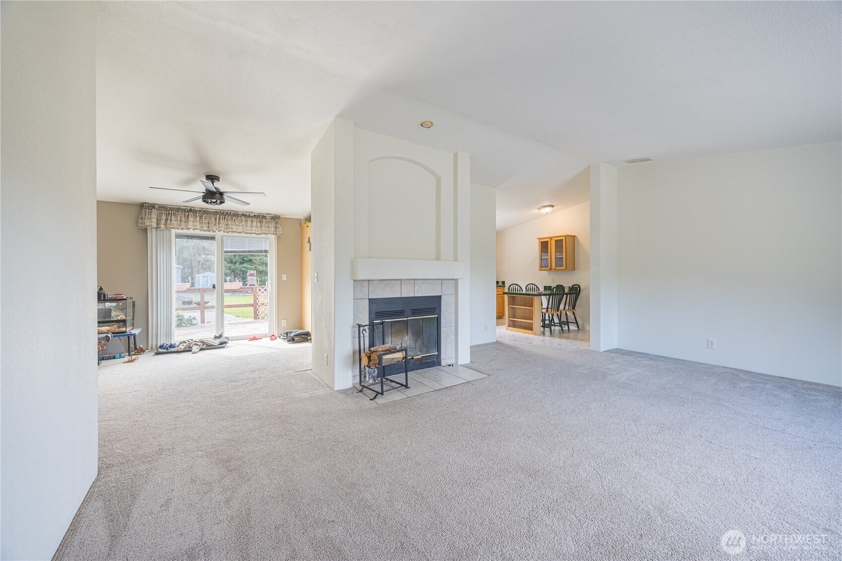 122 Derrick Road Property Photo 6